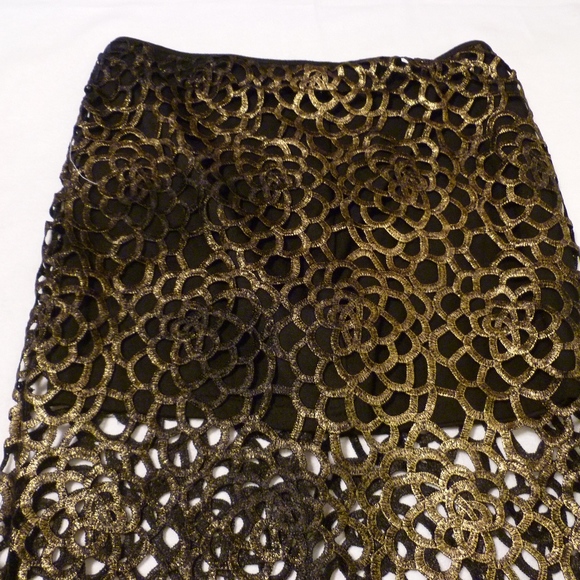 Gold and Black Metallic Mesh Pencil Skirt - Picture 5 of 6
